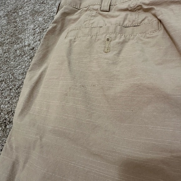 Tommy Hilfiger Men khaki shorts, 38 - Picture 8 of 9